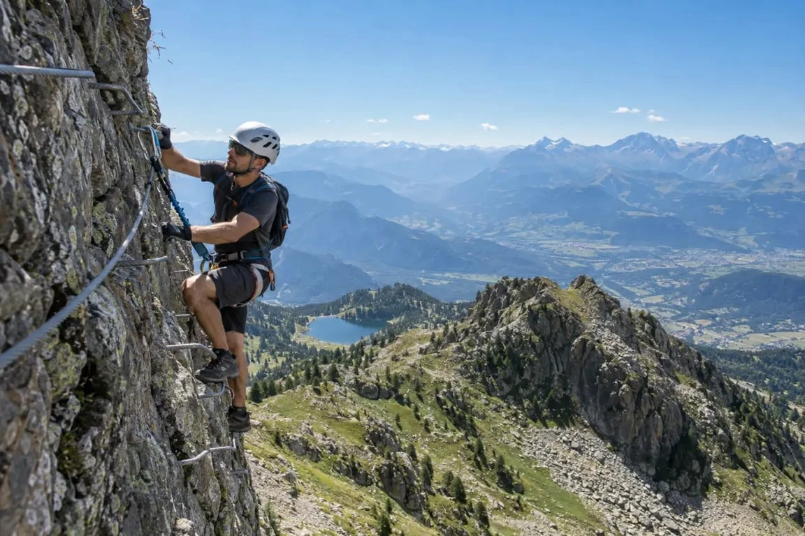 Via ferrata Chamrousse sur une section verticale près de la Croix de Chamrousse