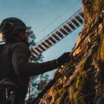 Via ferrata revaclier : ferratiste sur câble au Salève