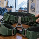 Harnais escalade débutant : mono pontet et réglage des sangles