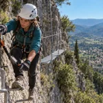 via ferrata rocher du saint-julien : grimpe sur falaise calcaire